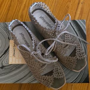 Adorable low wedge espadrilles sandals Size 7